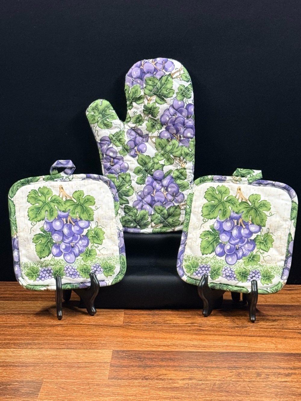 FRANCO Grape Fruit Oven Mitten (1) and Pot Holders (2)